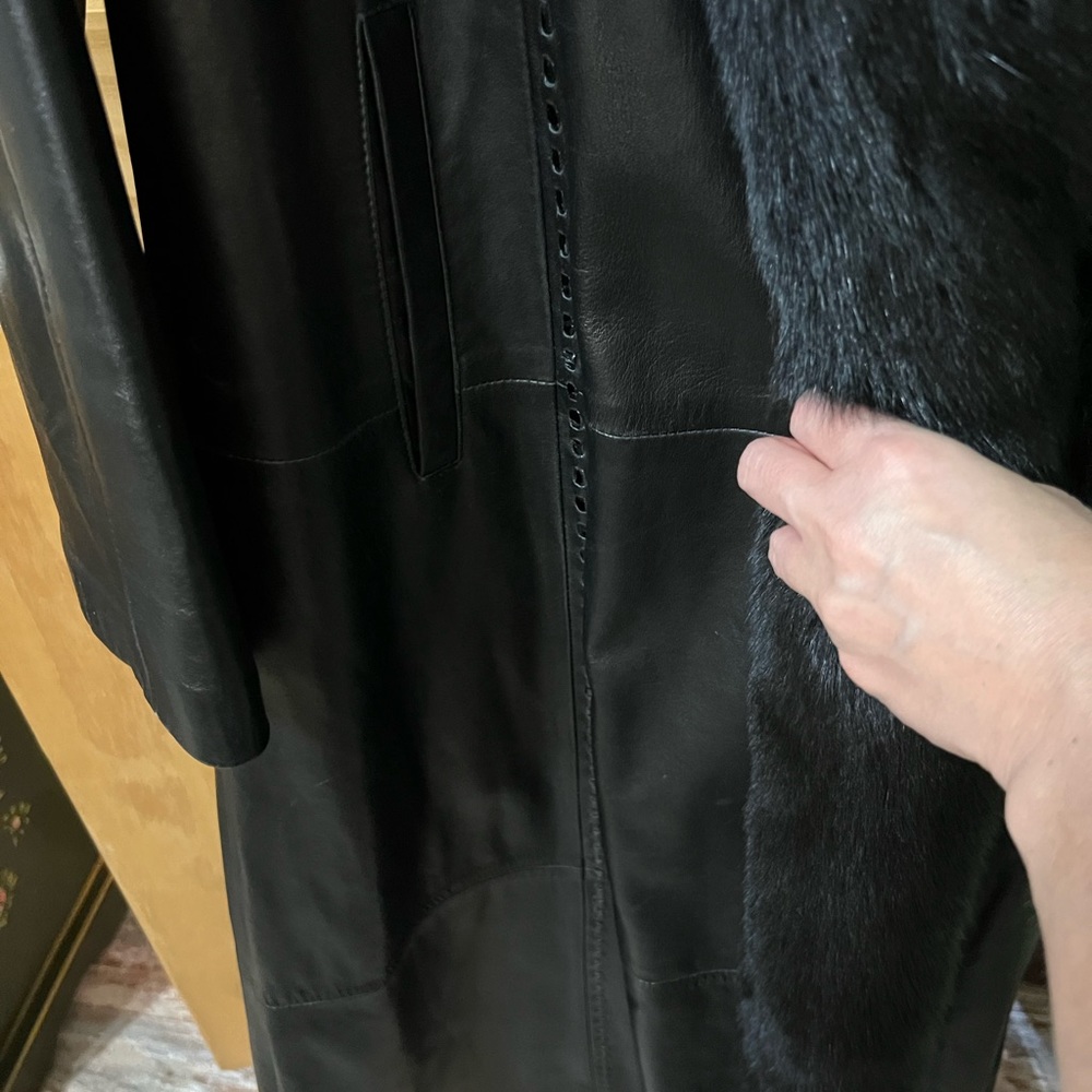 Rocco D’Amelio by Dero Full Length Leather and Fur Coat Retail $3500 - Picture 3 of 13